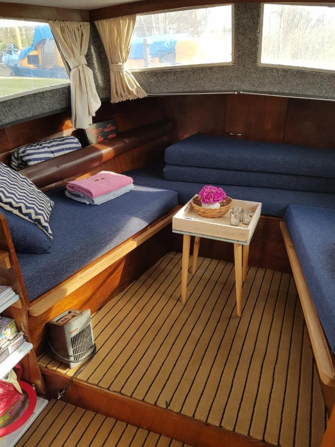 Boat Ella - Kamperen Op Het Water -Niet Om Mee Te Varen -Read Host Profile-Lees Hostprofiel Jutrijp Zewnętrze zdjęcie
