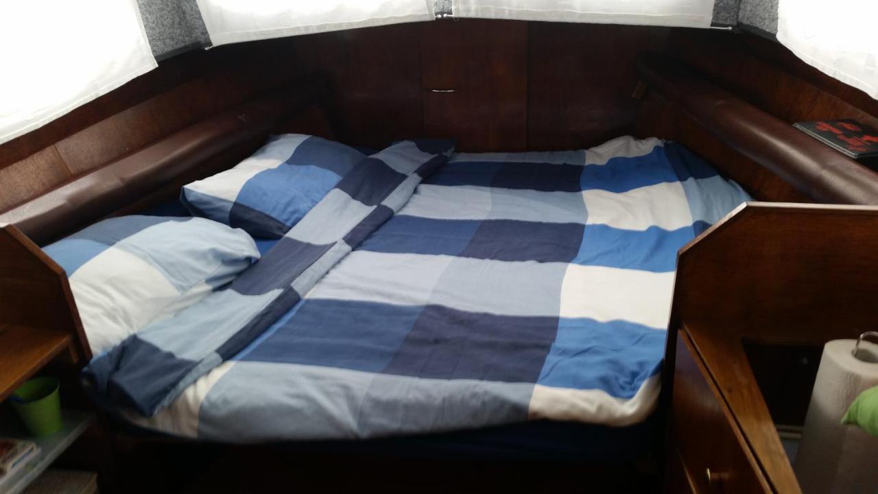 Boat Ella - Kamperen Op Het Water -Niet Om Mee Te Varen -Read Host Profile-Lees Hostprofiel Jutrijp Zewnętrze zdjęcie