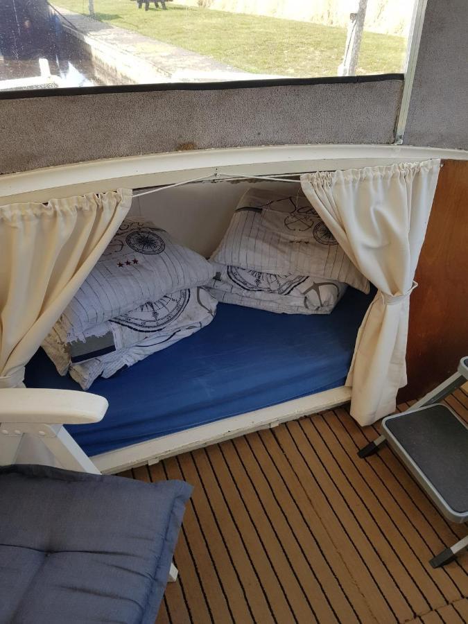 Boat Ella - Kamperen Op Het Water -Niet Om Mee Te Varen -Read Host Profile-Lees Hostprofiel Jutrijp Zewnętrze zdjęcie