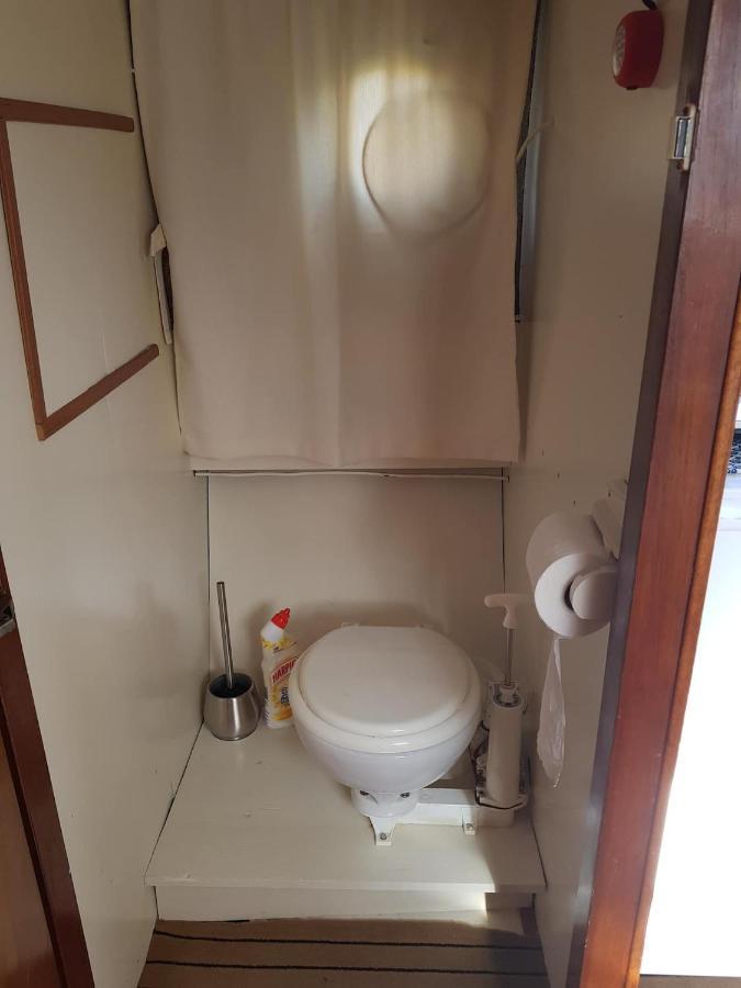 Boat Ella - Kamperen Op Het Water -Niet Om Mee Te Varen -Read Host Profile-Lees Hostprofiel Jutrijp Zewnętrze zdjęcie